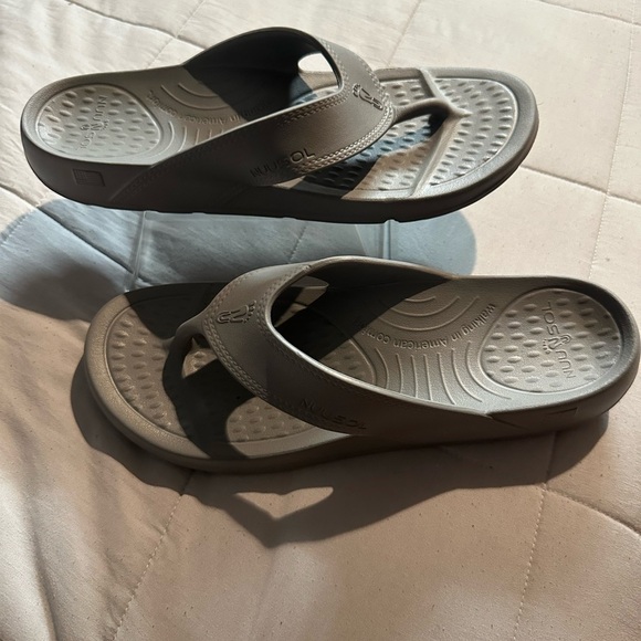Miusol Men's Sandals in Light Gray - Picture 3 of 12